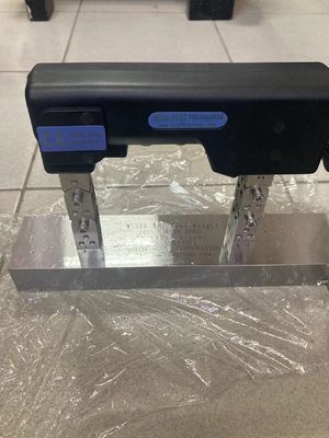 Tragbarer AC&DC Magnet Yoke Fehlerdetektor mit UV-Lampenintensität ≥5000uw/cm2 und Weißlampenintensität ≥1450Lux