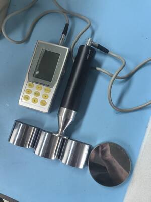 HUH-5E Motorisierte Sonde Ultraschallhärte Tester Tragbare Härteprüfmaschine