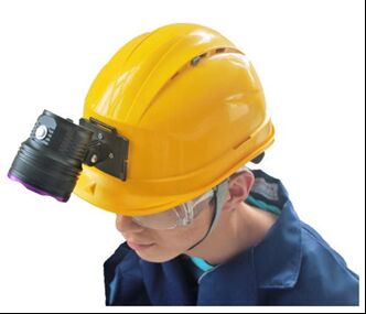 DG-90H Helmmontierte 365nm UV-LED-Leuchte 8000uw/cm² Freihand-NDT-Lampe