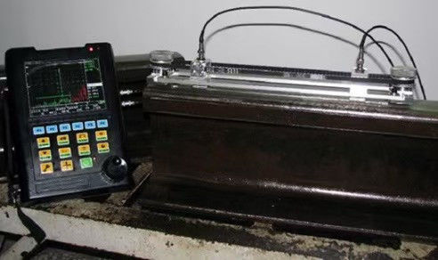 FD-GT-1010 Digitaler 5,7 Zoll TFT-Bildschirm Ultraschallfehlerdetektor Quadratwellenantrieb Eisenbahngefäßdruck-NDT-Tester