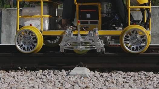 FD-GT60 Doppelgleis-Schienen-Ultraschallprüfgerät 18-Kanal-Eisenbahn-Schieneninspektionsfahrzeug IP55 für 43-75kg/m Schiene