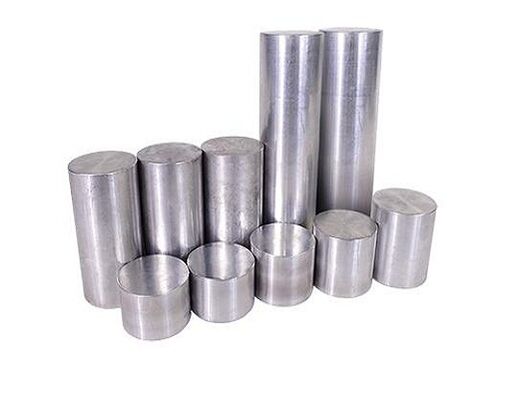 Entfernung und Flächenamplitude von 10 Flachboden-Lochkalibrierblöcken