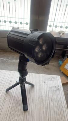 Mit LED-UV-Lampe für das Ladestyling