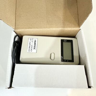 UV-200 Kompaktes UV-Radiometer, mehrere Wellenlängensonden, geringes Streulicht, batteriebetriebenes 9-V-UV-Lampen-Bestrahlungsstärkemessgerät